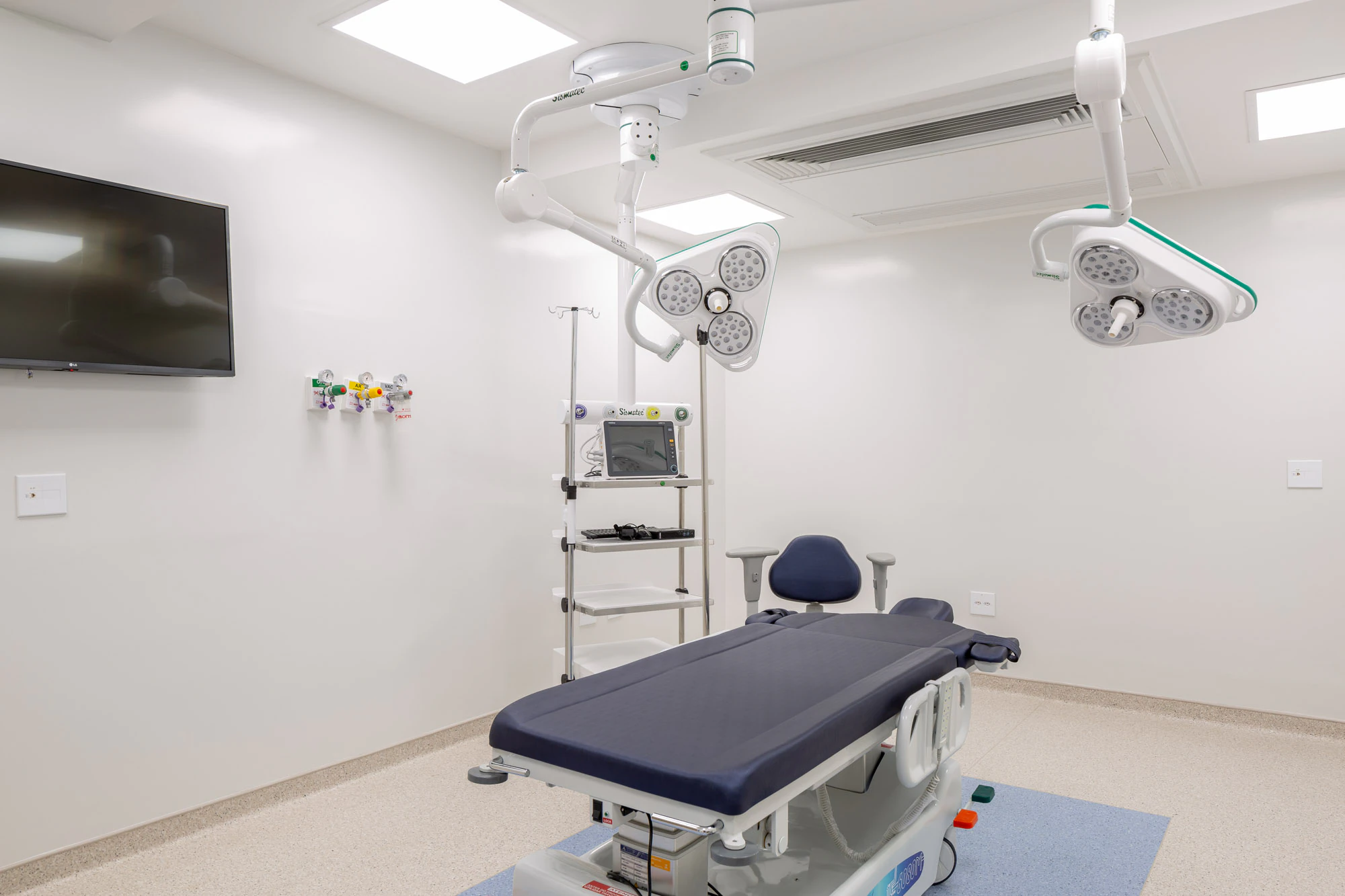 Sala hospitalar preparada para procedimentos oftalmologicos